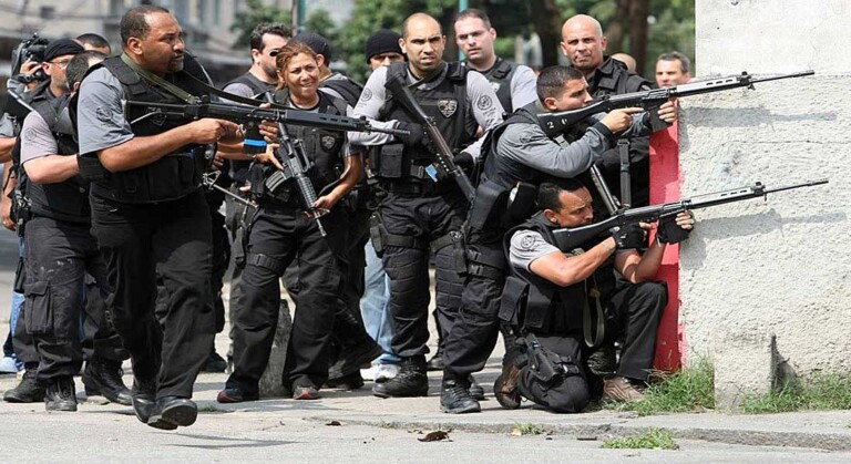 Une opÃ©ration antidrogue de la police vire au carnage dans une favela de Rio: au moins 25 morts